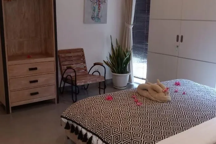 Villa 3br Entire With Big Pool Near Seminyak (Bali)