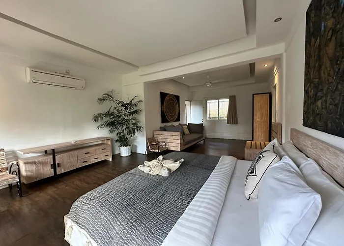 3br Entire With Big Pool Near
