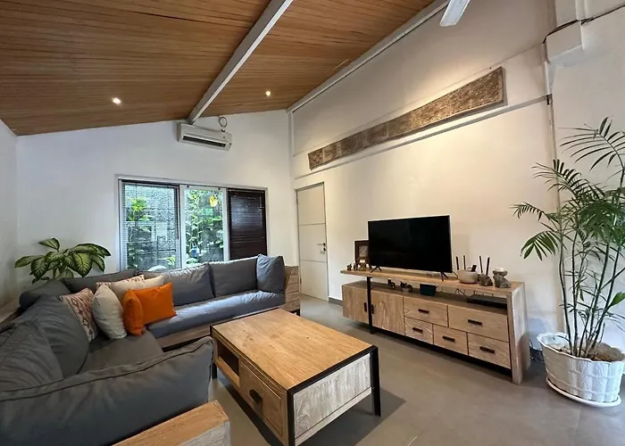3br Entire With Big Pool Near *