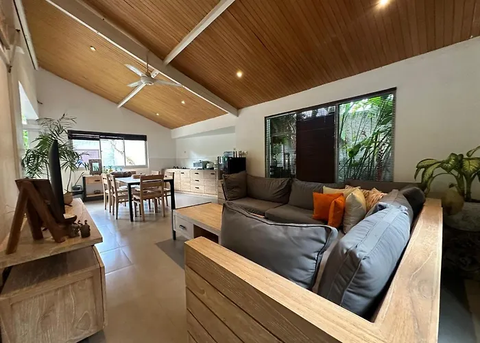 3br Entire With Big Pool Near *